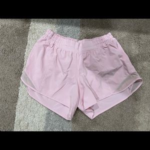 Lululemon Hotty Hot Low Rise Short 4inch - light pink